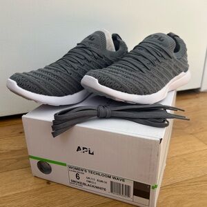 APL Techloom Weave Sneakers Smoke Grey/ White Women’s Size 6 NWT